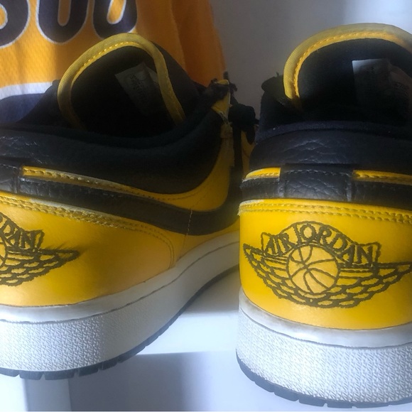 Nike Air Jordan’s 1’s Yellow and Black, like new still. I really good condition - Picture 4 of 13